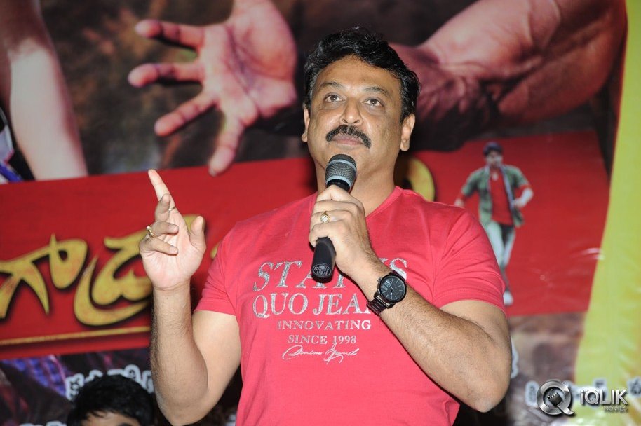 Aadu-Magadura-Bujji-Platinum-Disc-Function